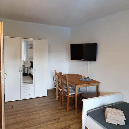 Haus Lehneis 아파트 *